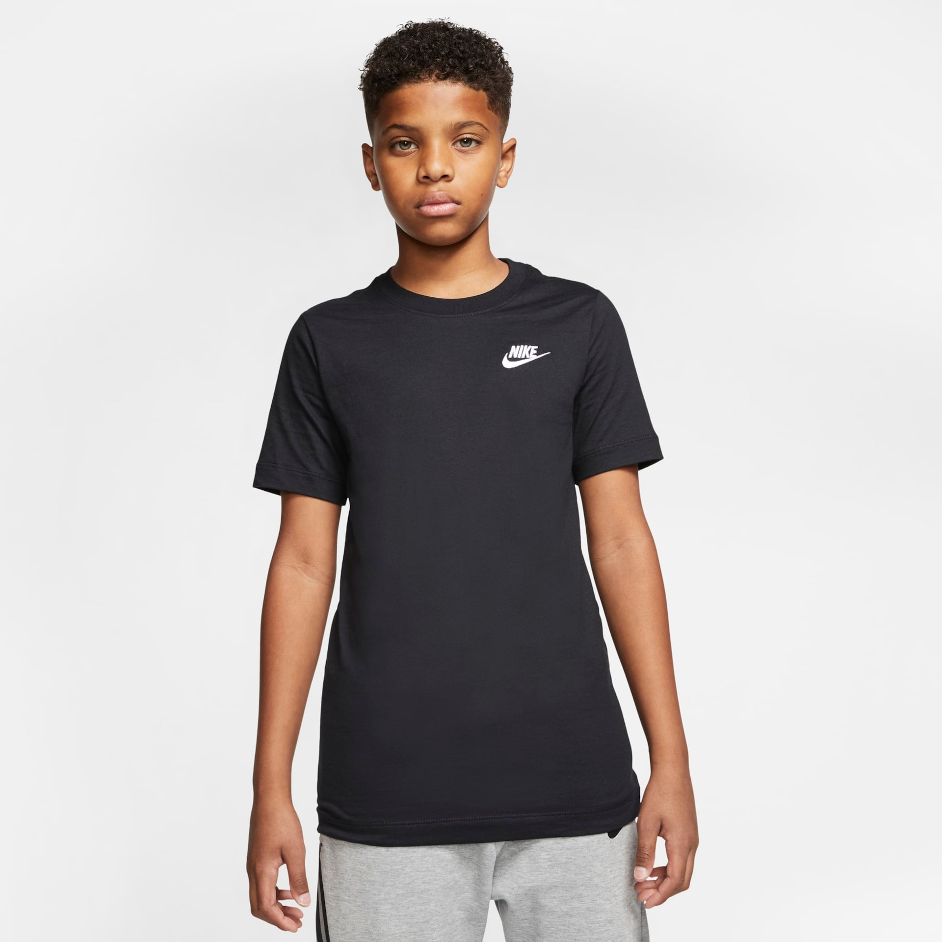 Brazil product data sample: Camiseta Nike Sportswear Infantil Preto